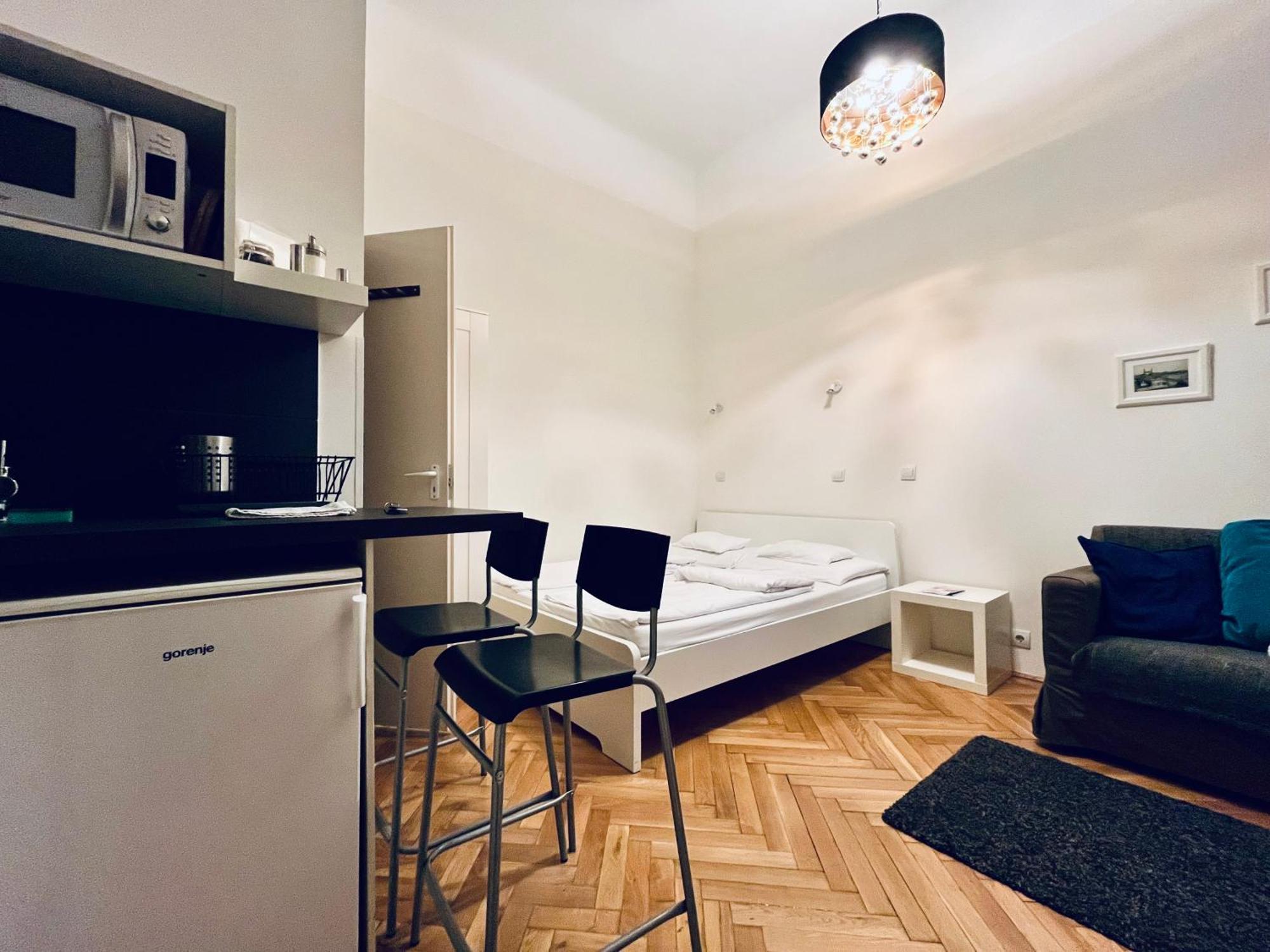 Tatra 4 Studios Budapest Room photo