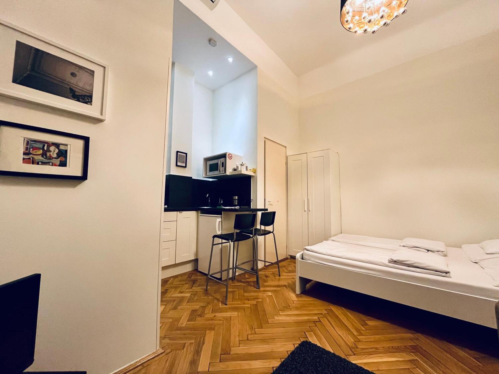 Tatra 4 Studios Budapest Room photo